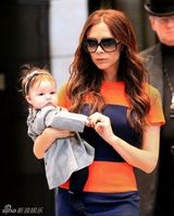 组图：辣妹哄小七扮鬼脸 御姐弃臭脸女王范不再