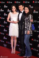 高清图：2011网络盛典杨幂冯绍峰苏芒三人组现身