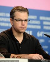 组图：《古迹卫士》克鲁尼与马特达蒙搭肩搞怪