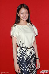 组图：候选港姐20强职业装亮相 郑裕玲亲授秘技