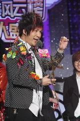 幻灯：新人盛典曾轶可大热 张震岳大张伟扮新人抢奖