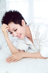 组图：刘思言纯美短发大片 清新自然