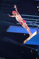 组图：《中国星跳跃》现场 牛群惊心阿Sa(蔡卓妍)恐高