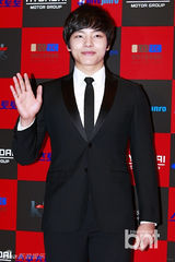 组图：吕珍九宋康昊出席年度电影奖颁奖礼