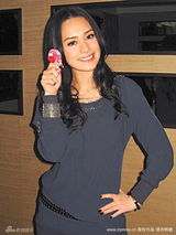 幻灯图：阿娇相机随身带随身拍 计划推出摄影集