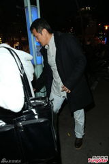 组图：陆川戴立忍曾宝仪等现身张震婚礼