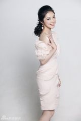 组图：上官婉儿涂黎曼清新写真典雅高贵