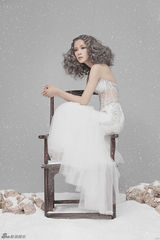 组图：金晶唯美写真曝光 冷艳高贵似女王