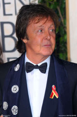 高清组图：保罗-麦卡特尼携未婚妻搞怪亮相红毯