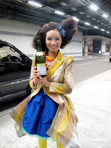 幻灯组图：Chita获新人奖对瓶狂吹 曹格送大礼祝贺