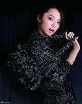 组图：姚晨登时尚杂志封面 360度自由“跨越”