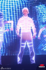 组图：香港演唱会圆满完成 侧田转往北京发展