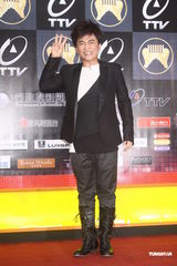 高清组图：音乐金曲奖主持人亮相 吴宗宪携手侯佩岑