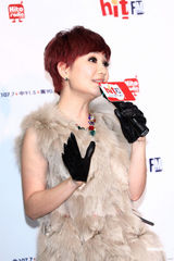 组图：梁静茹首任专辑制作 与老公互按摩以纾压