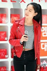 组图：韩星Clara清纯亮相活动 露蛮腰显性感