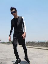 高清图：大嘴巴内地录节目 化身未来战士挑战人气