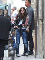 高清图：麦当娜片场霸气十足似老板 一双儿女探班