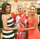 组图：杰西-莱特碎花装逛街 熟女魅力别样性感