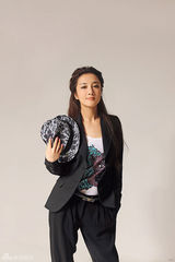 高清组图：李依晓曝最新大片 复古嬉皮双面性感