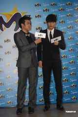 组图：何润东回应“地下女友”传闻 望40岁前成婚