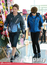 组图：JYJ出席户外品牌活动 登山造型显朝气