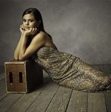 组图：奥斯卡晚宴写真 露皮塔幸福抱小金人