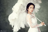 组图：江一燕春色写真纯白外表五彩内心