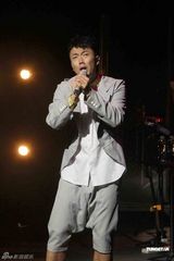 组图：刘浩龙开唱众星捧场 否认与郑融旧情复燃