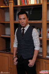 组图：甄子丹郑中基合拍电影 挑战耐力忍臭斗嘴