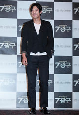 组图：《第七矿区》发布会 短发河智苑靓丽动人