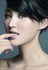 组图：张歆艺秋妆大片 柔美面庞演绎秋色