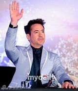 组图：小罗伯特唐尼首尔宣传《钢铁侠3》