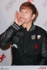 组图：金钟国女粉丝多惊讶 不敢挑战成龙甄子丹