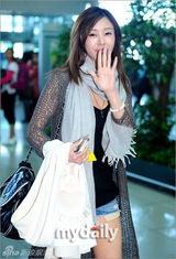 组图：少女时代东方神起等赴泰演出亮相机场