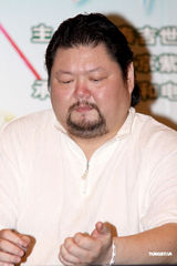 幻灯图：导演钟少雄宣传《嘻游记》 棒棒糖王子现身