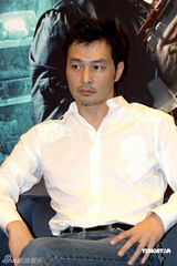 高清图：《枪王之王》发布会 两型男护卫阿SA