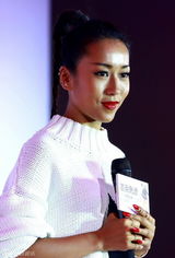 组图：吉克隽逸将开唱被追问恋情 撒娇求放过