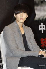 组图：元斌宣传《孤胆特工》 将行程安排给影迷