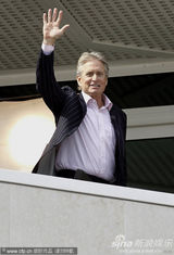 幻灯图集：《华尔街2》主演亮相戛纳 道格拉斯现身