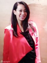 组图：吴辰君怀孕五月踩高跟鞋晒大肚