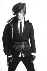 组图：吉杰气质写真曝光 黑白主题彰显绅士气质