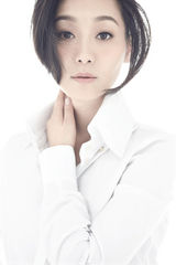 高清图:徐帆温情写真展母爱深情 M计划关爱儿童