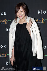 组图：裴素恩赵达焕等众星盛装出席时装展