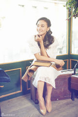 组图：冯文娟杂志封面复古造型恬静可爱