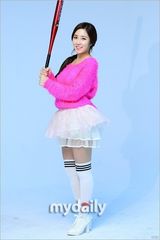 组图：韩棒球女神崔熙拍写真宣传新节目