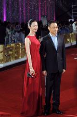 组图：姚晨惹火红裙亮相红毯 沉稳霸气展女王范儿