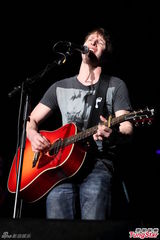 组图：詹姆斯布朗特香港开唱赞港人唱K厉害