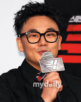 组图：李民基姜艺苑出席新片《Quick》首映