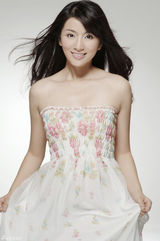 组图：刘庭羽写真变化万千 气质清丽淡雅飘逸