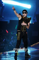 组图：Rain首尔演唱会华丽开唱 入伍前最后一场